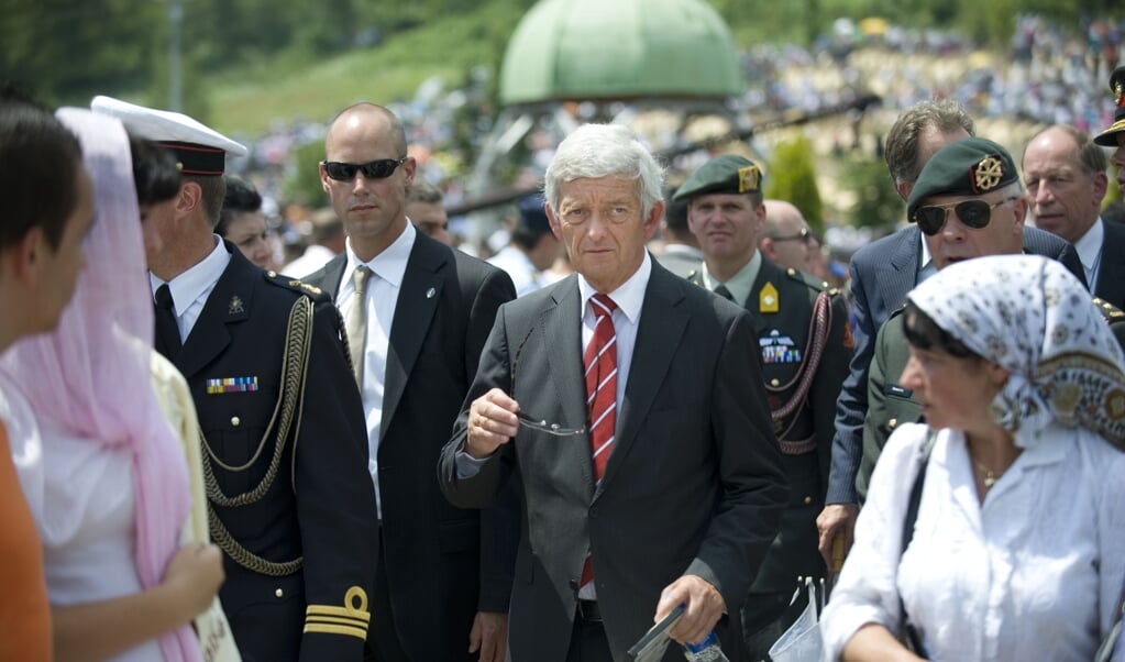 Minister Van Middelkoop van Defensie op 11 juli 2010 bij de herdenking van de val van Srebrenica, toen vijftien jaar geleden.
Onder genodigdennamens de regering van Nederland.
Sake Elzinga. (beeld Hollandse Hoogte / Sake Elzinga Photography)