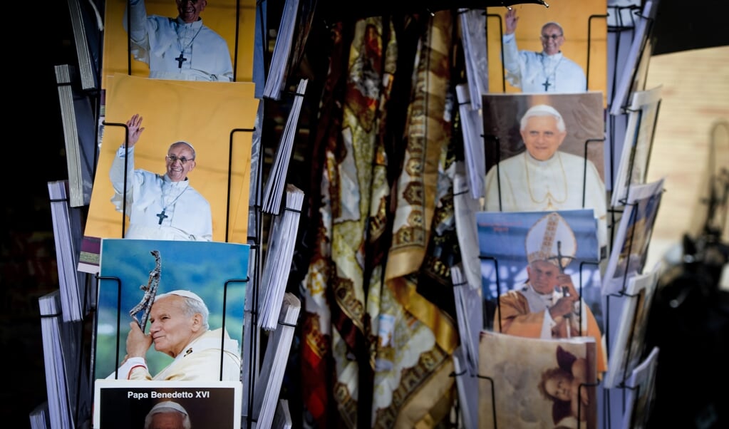 De laatste drie pausen, Johannes Paulus II, Benedictus XVI en Franciscus. (beeld anp / Robin Utrecht)