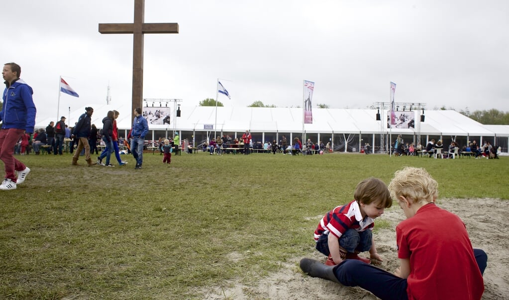 We leven toe naar een bijzonder Pinksterfeest zonder kerkgangers. Ook bijzonder: geen real-life Pinksterconferenties. Deze pelgrimages van de moderne tijd zijn slechts online te vinden. (beeld Dick Vos)