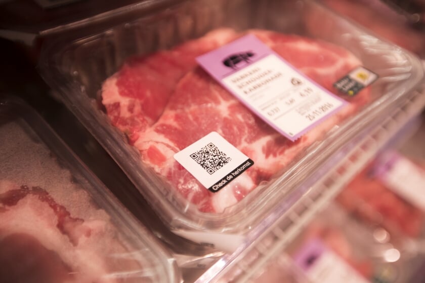 Varkensvlees van de Albert Heijn. Een van de supermarkten die zich wel aan de afspraken houdt. (beeld anp / Jeroen Jumelet)