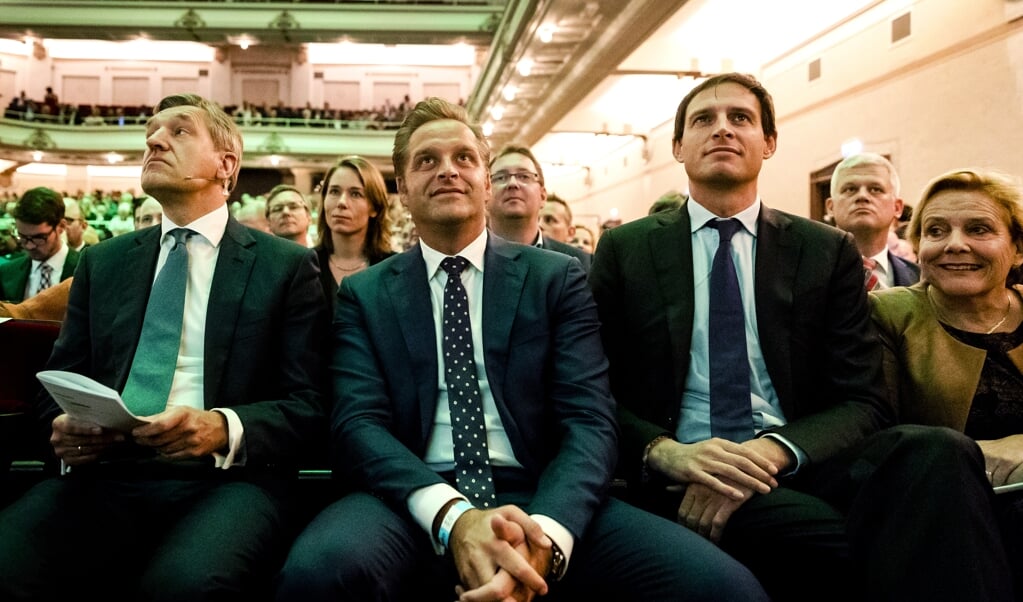 2017-11-04 12:40:59 NIJMEGEN - Sybrand van Haersma Buma (CDA), Hugo de Jonge (CDA), Wopke Hoekstra (CDA) en Ank Bijleveld (CDA) tijdens het partijcongres van het CDA in Concertgebouw De Vereeniging in Nijmegen. ANP REMKO DE WAAL (beeld anp / Remko de Waal)