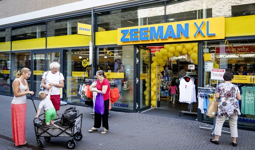 2017-06-01 12:31:42 ALPHEN AAN DEN RIJN - Exterieur van Zeeman. De textielonderneming bestaat 50 jaar. ANP ROBIN VAN LONKHUIJSEN (beeld anp / Robin van Lonkhuijsen)