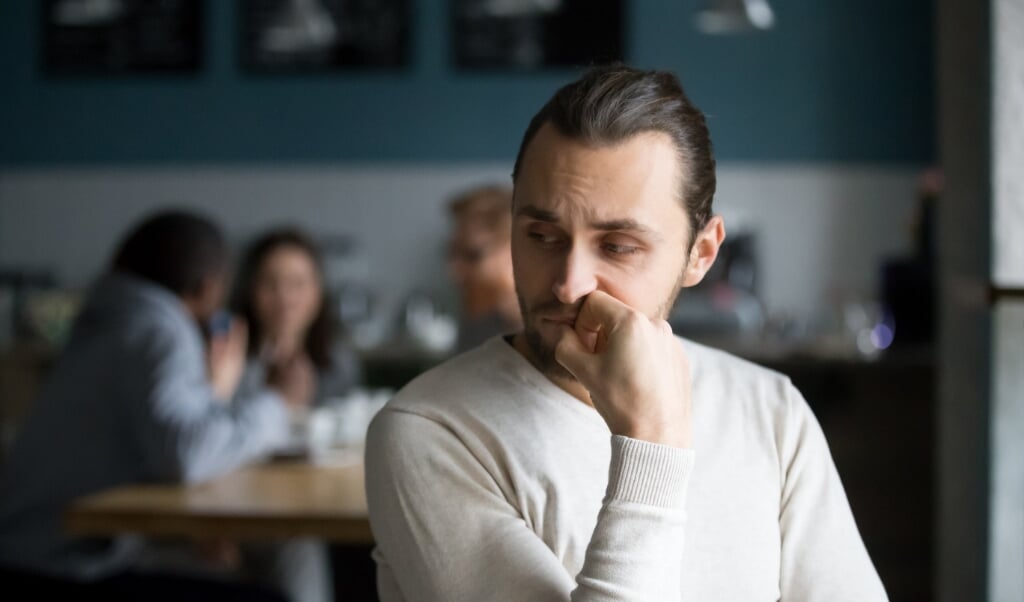 'Mensen zijn vriendelijk, maar staan niet open voor vriendschappen met niet-Nederlanders', citeert het rapport een Zweed in Eindhoven. (beeld istock / getty)