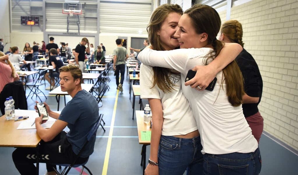 Tieners reageren sterker op sociale signalen, zoals afwijzing of bevestiging. (beeld Marcel van den Bergh)