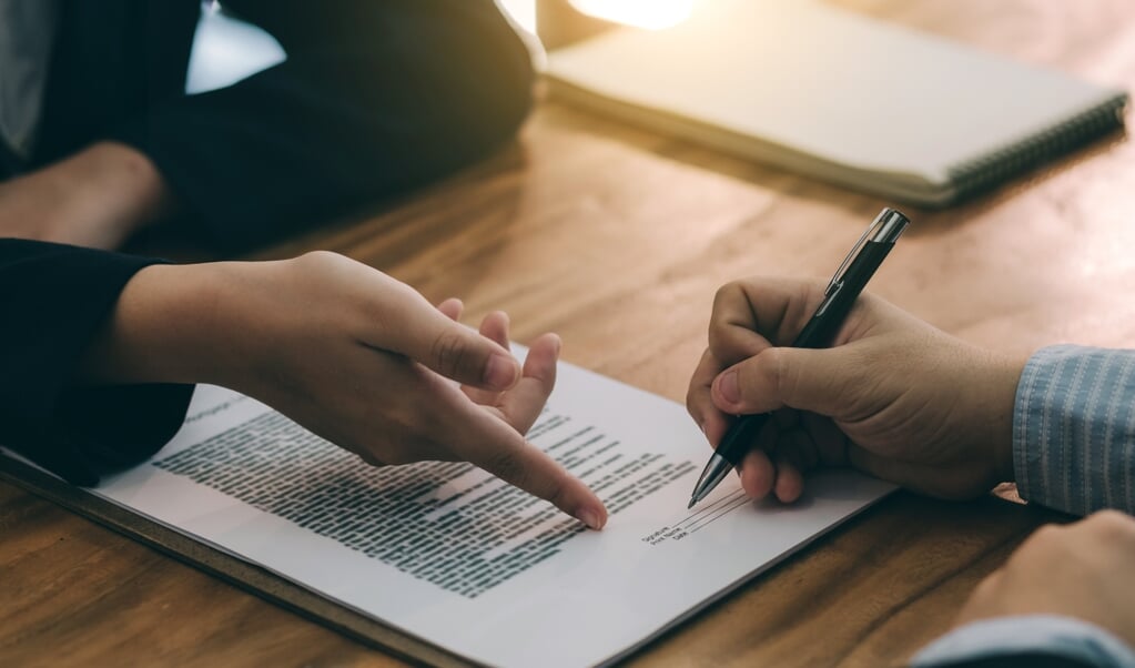 <p>Ex-echtgenoten zijn vaker geneigd tot vergeven als zij hun echtscheiding meer hebben geaccepteerd. </p> (beeld Getty Images/iStockphoto)