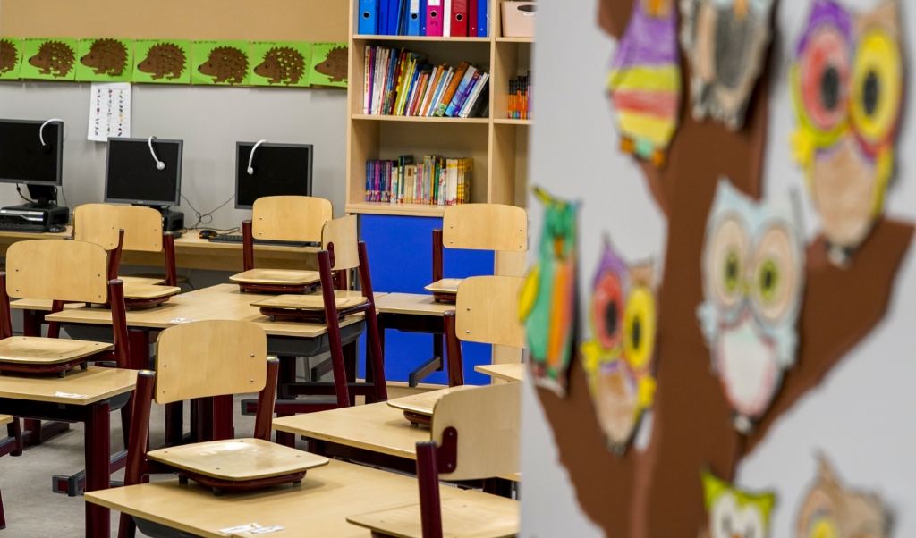DEN HAAG - Lege klaslokalen in een basischool. Het basis- en voortgezet onderwijs eisen hogere salarissen, een verlaging van de werkdruk en een verbeterde aanpak rond het lerarentekort. ANP XTRA JERRY LAMPEN (beeld anp / Jerry Lampen)