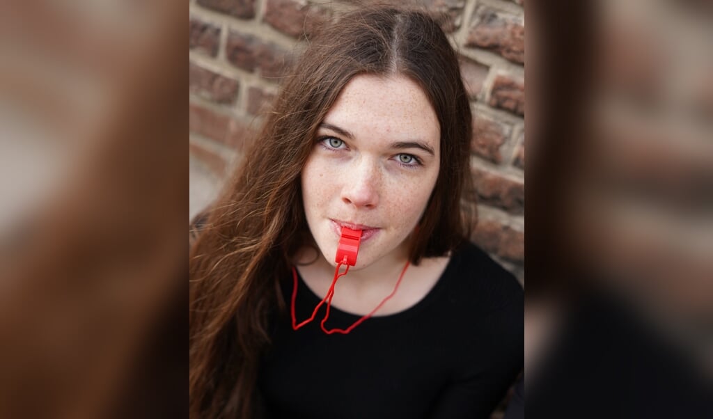 Anne van Dijk loopt nog met veel vragen rond nadat haar volleybaltrainer haar had gefilmd terwijl ze zich omkleedde. 'Ik zou hem dolgraag eens willen spreken, maar hij houdt alles af.' (beeld Nina Keurntjes)