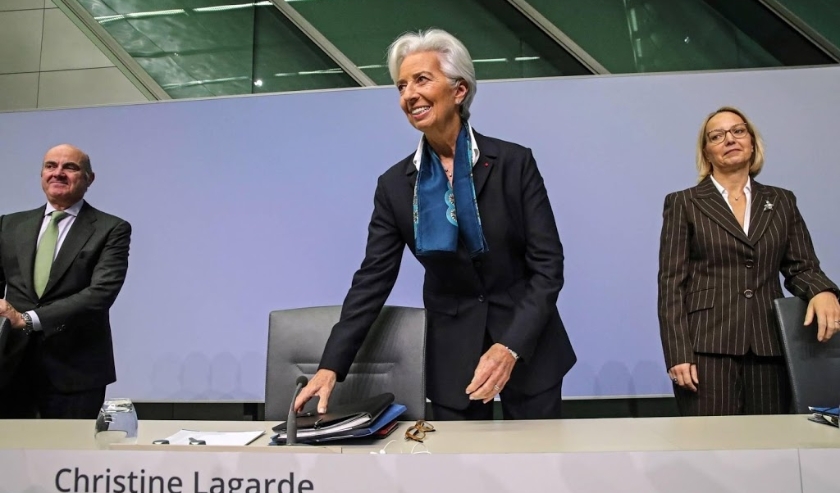 2019-12-12 15:30:33 epa08065234 European Central Bank (ECB) President Christine Lagarde (C) arrives to attend a press conference following the meeting of the Governing Council of the European Central Bank in Frankfurt Main, Germany, 12 December 2019. The ( beeld anp)