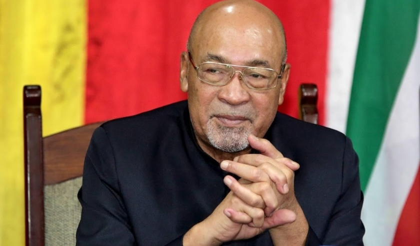 2019-12-01 00:00:00 COLAKREEK - De Surinaamse president Desi Bouterse reageert tijdens een persconferentie op zijn veroordeling van 20 jaar cel voor zijn aandeel in de Decembermoorden in 1982, kort nadat hij was aangekomen uit China. ANP RANU ABHELAKH ( beeld anp)