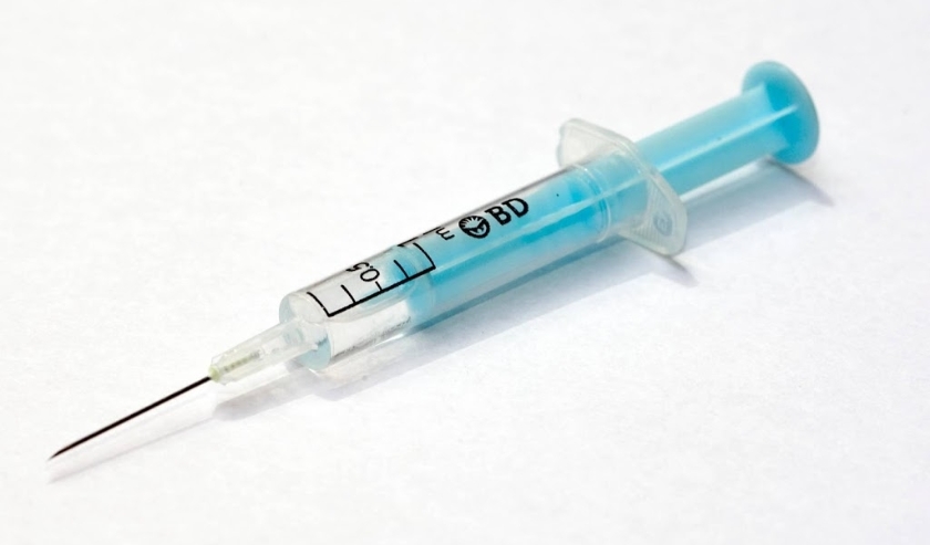 2009-11-06 00:00:00 HAARLEM - Injectienaald voor het inspuiten van vloeistof tegen de Mexicaanse Griep. ANP XTRA KOEN SUYK ( beeld anp)