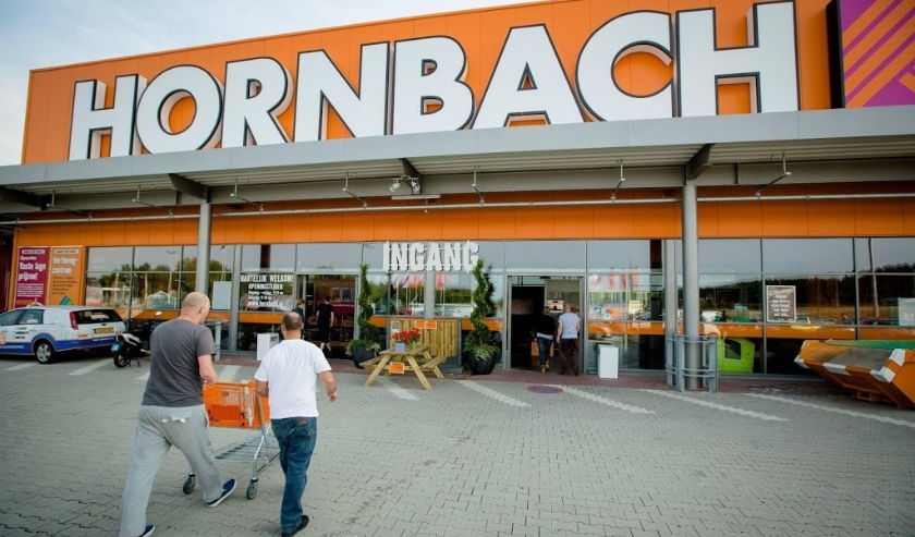 2014-06-26 18:00:53 NIEUWERKERK AAN DEN IJSSEL - Het exterieur van een filiaal van bouwmarkt Hornbach. De Duitse bouwmarkten en tuincentra hebben in het afgelopen kwartaal een recordomzet en -winst behaald ANP BART MAAT ( beeld anp)