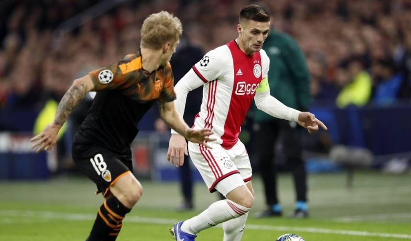2019-12-10 22:29:17 (l-r) Daniel Wass of Valencia CF, Dusan Tadic of Ajax during the UEFA Champions League group H match between Ajax Amsterdam and Valencia CF at the Johan Cruijff Arena on December 11, 2019 in Amsterdam, The Netherlands ANP SPORT ( beeld anp)