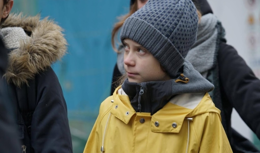 2019-12-13 00:00:00 epa08068577 Swedish environmental activist Greta Thunberg walks at Piazza Castello, Turin, Italy, 13 December 2019. Thunbeg will attend the 'March for Climate', demanding action against climate change later in the day. EPA/Tino Romano ( beeld anp)