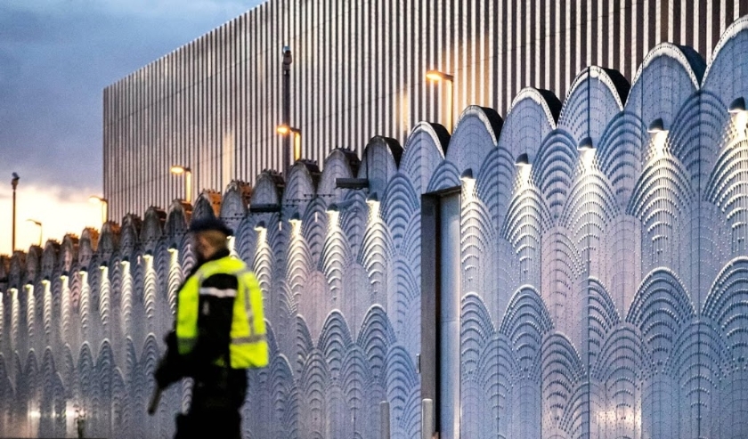 2019-12-12 09:24:09 SCHIPHOL - Security at the extra secure court at Amsterdam Schiphol Airport for a session in the large liquidation process Marengo on Thursday 12 December. The case revolves around a series of liquidations commissioned by the fugitive ( beeld anp)