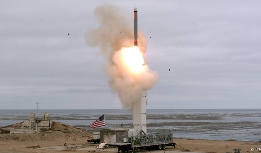 2019-08-18 00:00:00 epa07781765 A handout photo made available by the US Department of Defense (DOD) shows a flight test of a conventionally configured ground-launched cruise missile at San Nicolas Island, California, USA, at 2:30 p.m. Pacific Daylight Ti ( beeld anp)
