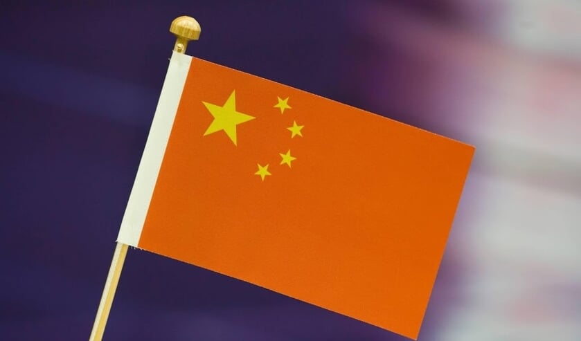 2009-01-17 00:00:00 WIJK AAN ZEE - De Chinese vlag op tafel. In Wijk aan Zee is het grootste en op een na oudste schaaktoernooi van de wereld van start gegaan. Het Corus schaaktoernooi duurt tot en met 1 februari. ANP PHOTO XTRA KOEN SUYK ( beeld anp)