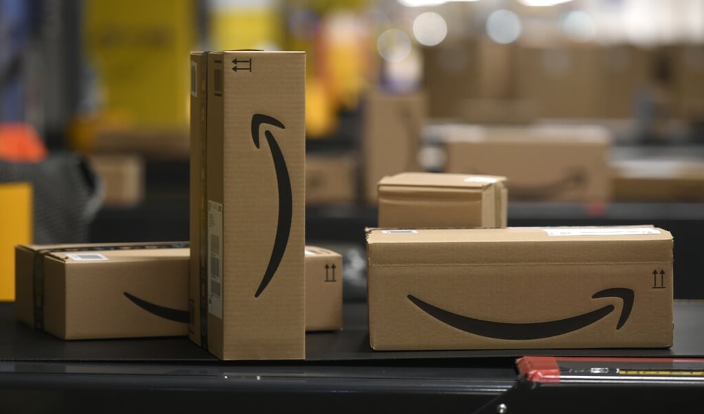 Tot nu toe werden Nederlandse klanten van Amazon bediend vanuit Duitsland, zoals via dit distributiecentrum in Mönchengladbach. (beeld afp / Ina Fassbender)