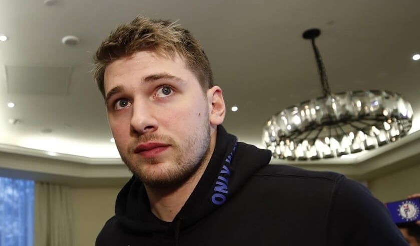 2019-12-11 03:16:43 epa08064140 NBA player Luka Doncic of Dallas Mavericks attends a media event ahead of the upcoming NBA Mexico 2019 match between Dallas Mavericks and Detroit Pistons, in Mexico City, Mexico, 11 December 2019. EPA/JOSE MENDEZ ( beeld anp)