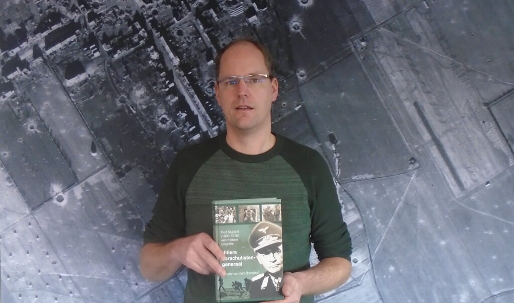 Wouter van den Brandhof: 'Naarmate het onderzoek vorderde, nam mijn sympathie voor Student af.' ( beeld uit Hitlers parachutistengeneraal en Wouter van den Brandhof)
