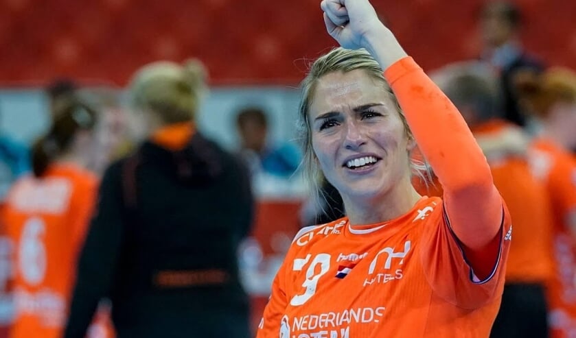 2019-12-13 18:58:16 KUMAMOTO - De Nederlandse handbalsters verslaan Rusland in de halve finale en plaatsen zicht voor de finale op het WK handbal op zondag. Vreugde bij Estavana Polman na de 32-33 overwinning. ANP RONALD HOOGENDOORN ( beeld anp)