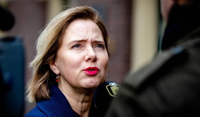 2019-12-06 09:25:40 DEN HAAG - Cora van Nieuwenhuizen, minister van Infrastructuur en Waterstaat, staat de media te woord bij het ministerie van Algemene Zaken voorafgaand aan een overleg met andere bewindslieden over de aanpak van de stikstofproblematiek ( beeld anp)