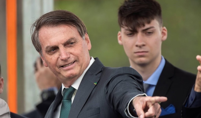 2019-11-21 17:47:08 epa08015094 The President of Brazil Jair Bolsonaro (L) and his son Jair Renan Bolsonaro participate in the launch of a new party called Alliance for Brazil, in Brasilia, Brazil, 21 November 2019. EPA/Joedson Alves ( beeld anp)