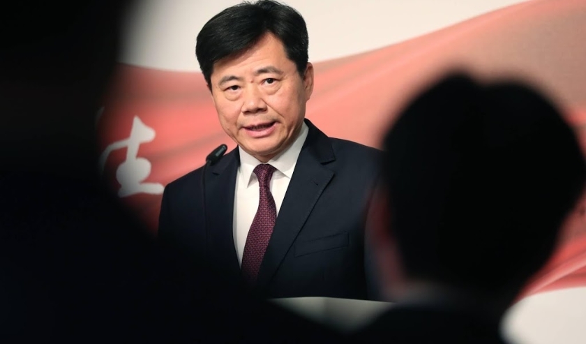 2019-11-24 18:12:59 epa08023053 The Ambassador of China to Germany Wu Ken delivers a speech during the photo exhibition 'Striving for a better life' in Berlin, Germany, 24 November 2019. The Chinese Xinhua News Agency in Berlin organized the exhibition to ( beeld anp)