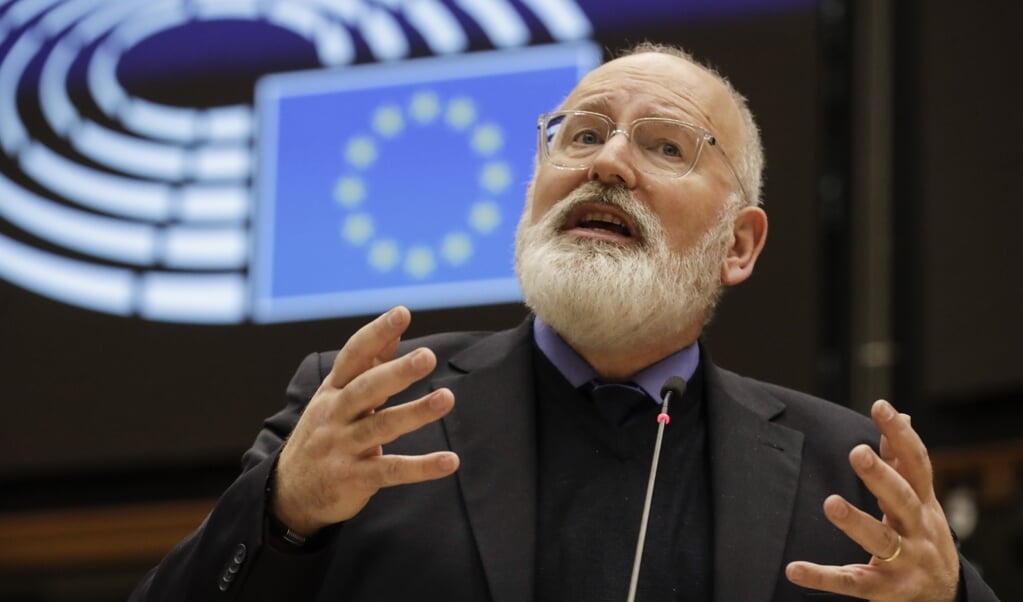 De tweede man van de Europese Commissie, Frans Timmermans, ontvouwde woensdag zijn klimaatplannen in Brussel. Rechtsonder: Michiel Langezaal van Fastned. (beeld epa / Olivier Hoslet)