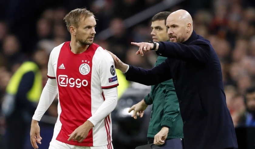 2019-12-10 22:44:51 (l-r) Siem de Jong of Ajax, Ajax coach Erik ten Hag during the UEFA Champions League group H match between Ajax Amsterdam and Valencia CF at the Johan Cruijff Arena on December 11, 2019 in Amsterdam, The Netherlands ANP SPORT ( beeld anp)
