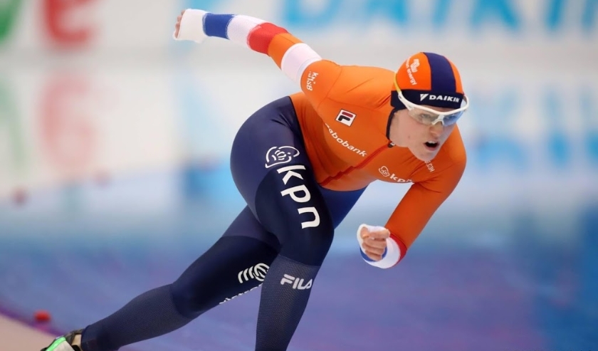 2019-12-07 19:42:58 epa08051434 Sanneke DE NEELING of the Netherlands in action during the women's 500m race of the ISU Speed Skating World Cup at Alau Stadium in Nur-Sultan, Kazakhstan, 07 December 2019. EPA/IGOR KOVALENKO ( beeld anp)