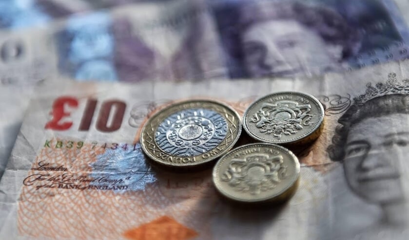 2016-02-22 16:40:02 epa05408713 (FILE) A file picture dated 22 February 2016 shows British Pounds in London, Britain. The British Pound Sterling on 05 July 2016 dropped to its lowest level in three decades in reaction to the 23 June's referendum in which ( beeld anp)