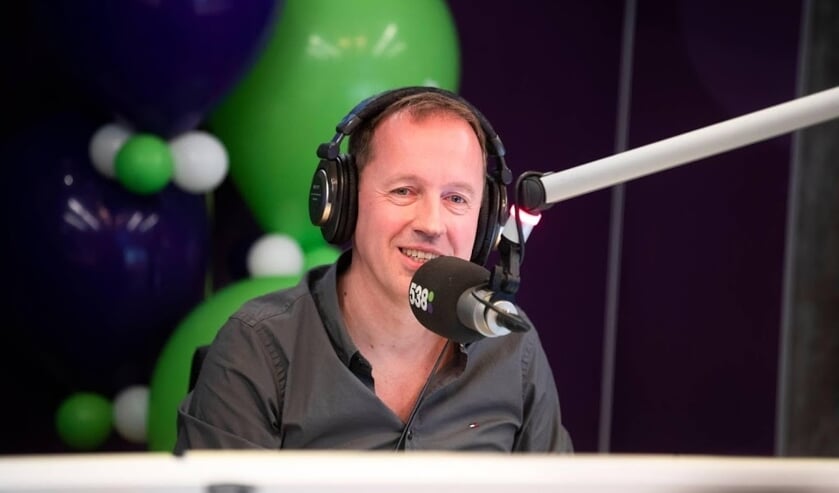 2018-12-21 06:20:44 HILVERSUM - Edwin Evers neemt afscheid van zijn show Evers Staat Op op Radio 538. Hij doet dat met een marathonuitzending die twaalf uur duurt. ANP KIPPA JEROEN JUMELET ( beeld anp)