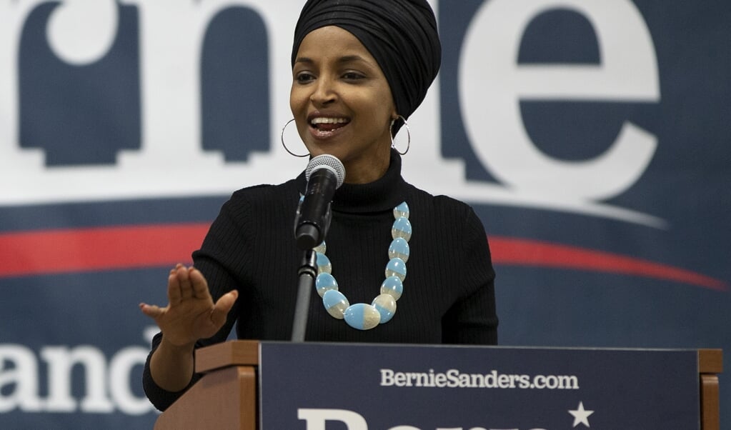 <p>Politicus Ilhan Omar steunde lange tijd de Democratische kandidaat Bernie Sanders, maar wil moslims en andere Amerikanen nu overtuigen op Joe Biden te stemmen.</p> (beeld epa / CJ Gunther)