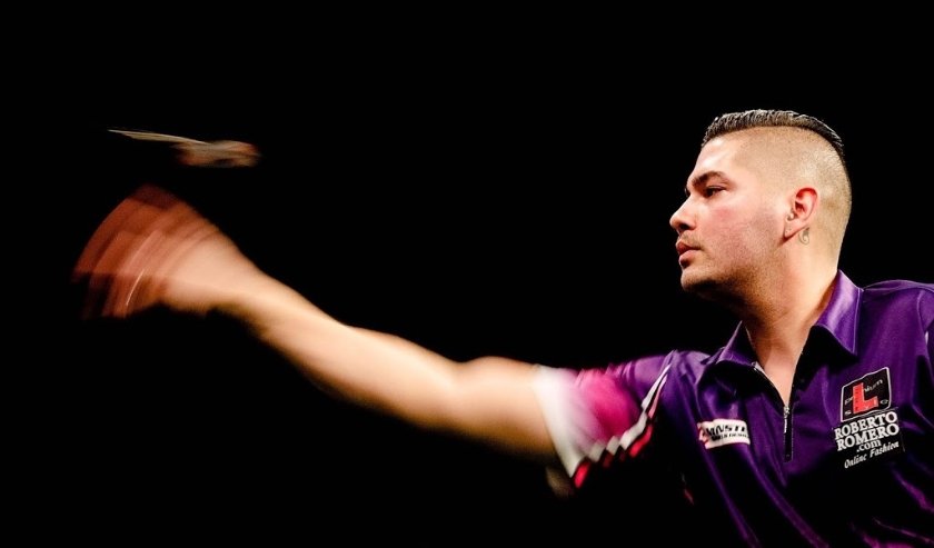 2017-03-16 21:18:48 ROTTERDAM - Jelle Klaasen tijdens zijn partij tegen James Wade tijdens de Premier League Darts in Ahoy. ANP ROBIN VAN LONKHUIJSEN ( beeld anp)