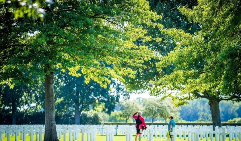 2019-09-10 14:50:14 MARGRATEN - De witte kruizen op de Amerikaanse begraafplaats in Margraten. Het Limburgse Noorbeek en Mesch waren op 12 september 1944 de eerste bevrijde dorpen van Nederland. ANP MARCEL VAN HOORN ( beeld anp)
