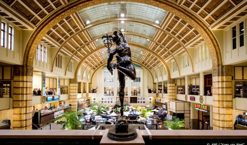 2016-06-24 09:02:02 AMSTERDAM - De Amsterdamse beurs, op de dag dat de Britten hebben gekozen voor een vertrek uit de Europese Unie. ANP KOEN VAN WEEL ( beeld anp)