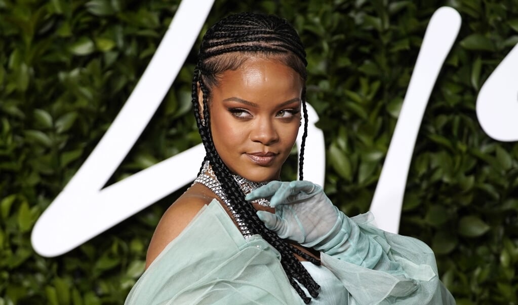 2019-12-02 20:35:05 epa08087894 YEARENDER 2019 DECEMBER
Barbadian singer Rihanna arrives for The Fashion Awards at the Royal Albert Hall in Central London, Britain, 02 December 2019. The awards showcases individuals and businesses that have contributed to the British fashion industry. EPA/Will Oliver (beeld epa / Will Oliver)