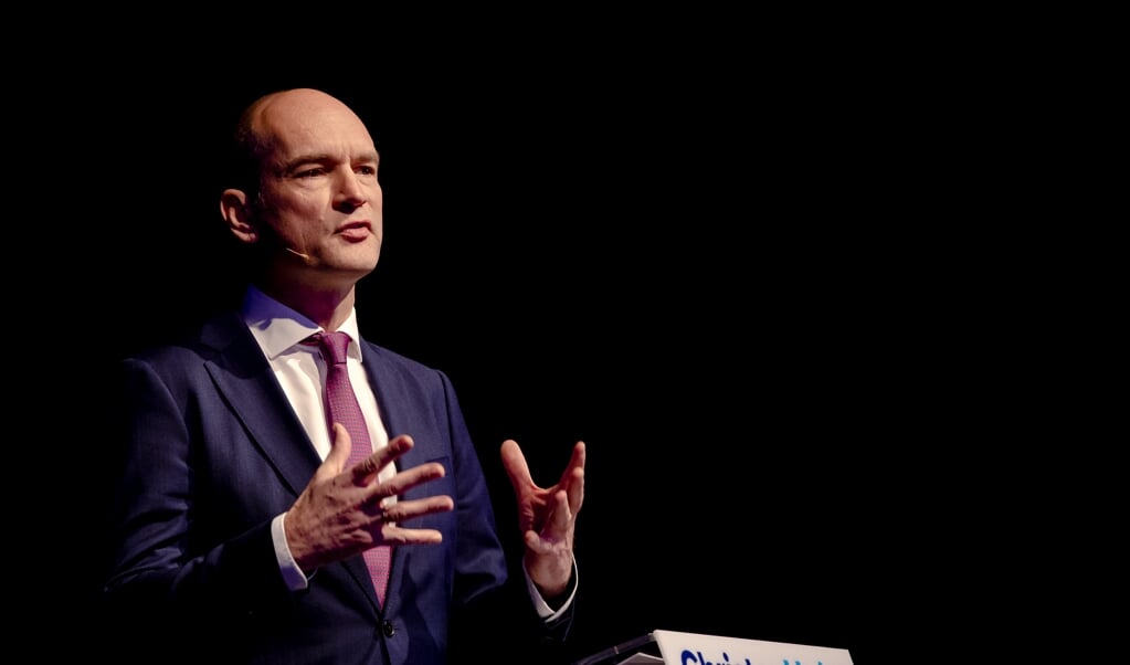 ChristenUnie-leider Gert-Jan Segers tijdens het partijcongres in 2019. Dit jaar vindt de bijeenkomst in juni vanwege de coronacrisis digitaal plaats. (beeld anp / Sander Koning)