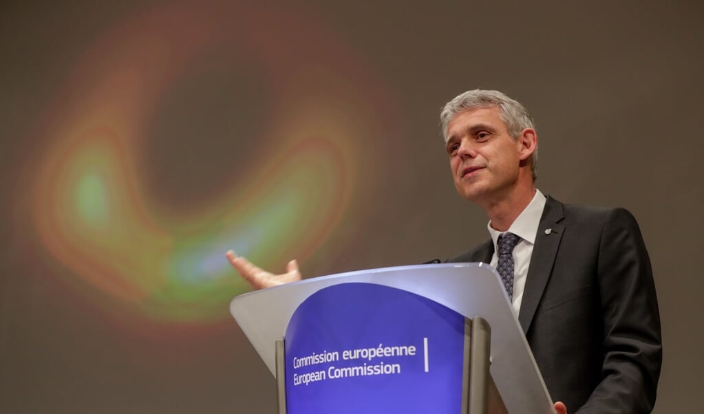 De christelijke hoogleraar hoogleraar radioastronomie en astrodeeltjesfysica Heino Falcke is een van de sterren van zijn vakgebied. (beeld epa/Stephanie Lecocq)