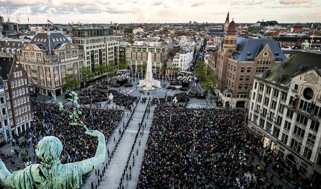 Een nationale dodenherdenking met veel publiek zit er dit jaar niet in. In aangepaste vorm zal worden herdacht. (beeld anp / Remko de Waal)