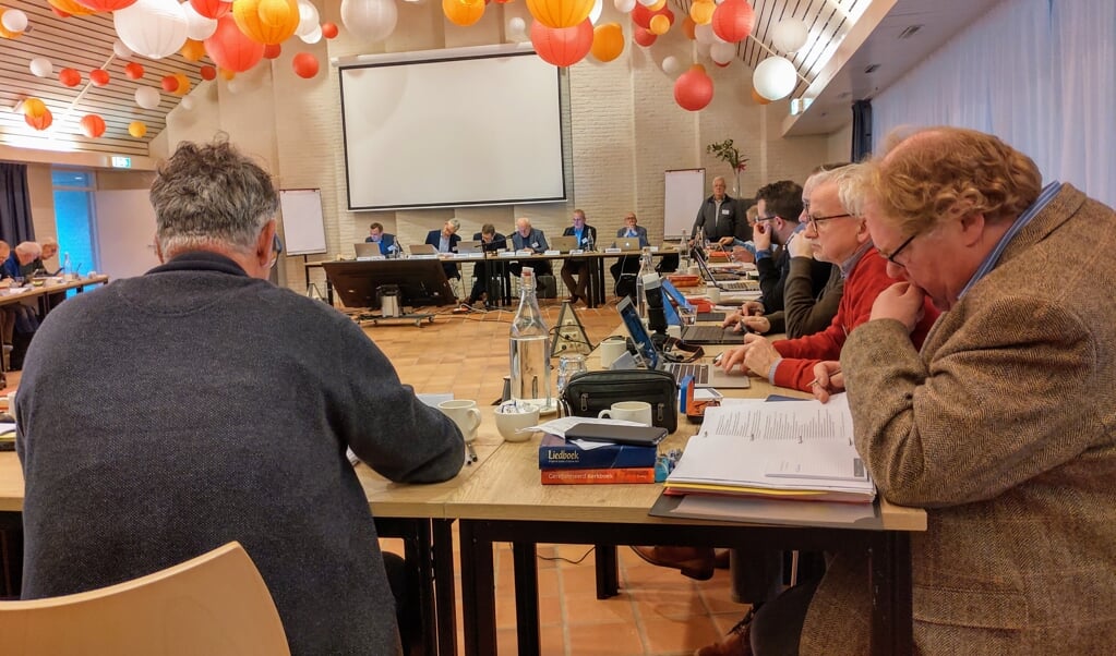 De synode van de vrijgemaakt-gereformeerde kerken sprak vrijdag onder meer over de zogenoemde 'zwijgteksten'. (beeld nd)