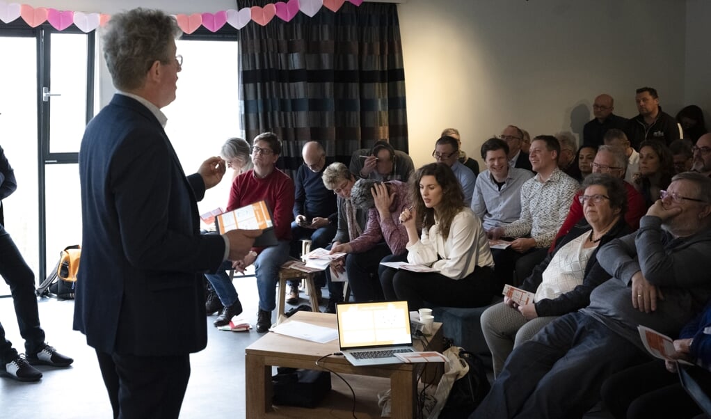 De werkconferentie Kerk-zijn op de rand, zaterdag in Utrecht, stond in het teken van de transitie van de kerk. Peter Wierenga en Remmelt Meijer gaven een workshop. ‘De vraag is: hoe neem je mensen mee van een route die niet meer werkt naar een route die er nog niet is?’ (beeld Joost Hoving)
