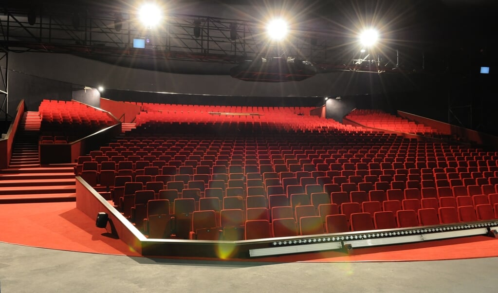 <p>De TheaterHangaar op Vliegbasis Valkenburg, waar de musical 'Soldaat van Oranje' gespeeld wordt.</p> (beeld Joris van Bennekom)