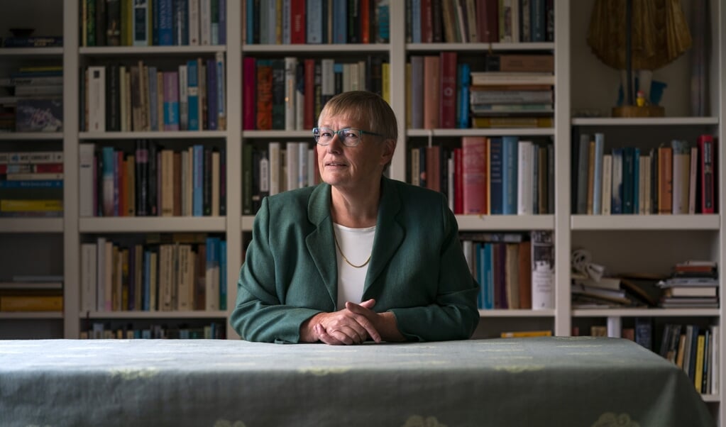 <p>Agnes Amelink: 'Hoe kun je al die verschillende mensen tot hun recht laten komen? Kuypers ideeën blijken heel bruikbaar te zijn. Alleen Nederland wil daar als seculier land niks meer van weten.'</p> (beeld Jeroen Jumelet)