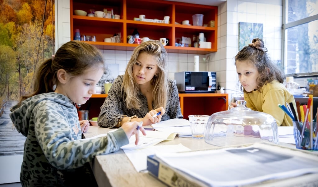 <p>Zou het ook andersom kunnen zijn? Dat de kinderen die nu opgroeien en al een lock-downperiode meemaakten, er later met plezier op terugkijken?</p> (beeld anp / Koen van Weel)
