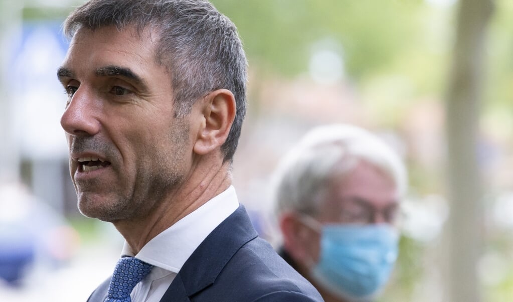 Staatssecretaris Paul Blokhuis heeft de Agenda Suïcidepreventie voor de komende jaren gepresenteerd. Hij wil onder meer professionals búiten de zorg, zoals bij het UWV, trainen in het herkennen van suïcidale gedachten. (beeld anp / Pieter Stam de Jonge)