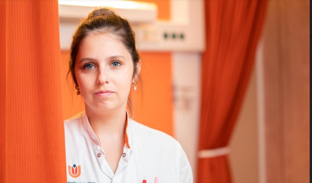 Manon Stuivenberg: ‘Moe zijn heeft met mijn lichaam te maken, geestelijk ben ik altijd scherp als ik werk. Als ik dat niet zou zijn, zou ik thuisblijven.’ (beeld Jeroen Jumelet)