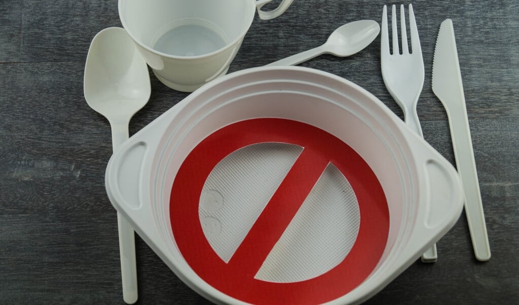 <p>Onze manier van leven, alle vervuiling, alle plastic, en al die andere rampen zijn niet alleen dingen waarvan we verlost worden op de nieuwe aarde, maar waar we ook nú zelf al iets aan kunnen doen.</p> (beeld Getty Images/iStockphoto)