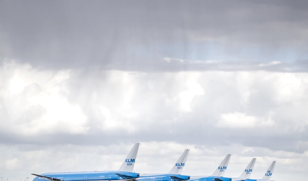 <p>Waarom zou je KLM redden? Ogem, Fokker, DAF, V&D, Imtech (22 duizend werknemers bij faillissement in 2014), DSB bank, KPN, Hema, mochten geen van allen rekenen op steun van de overheid.</p> (beeld anp / Remko de Waal)