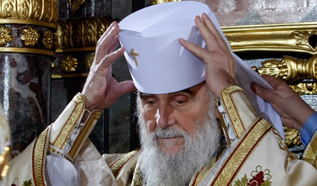 <p>Irinej Gavrilovic (90), de patriarch van de Servisch-orthodoxe kerk. Vrijdag overleed hij aan de gevolgen van corona.</p> (beeld Epa/koca Sulejmanovic)